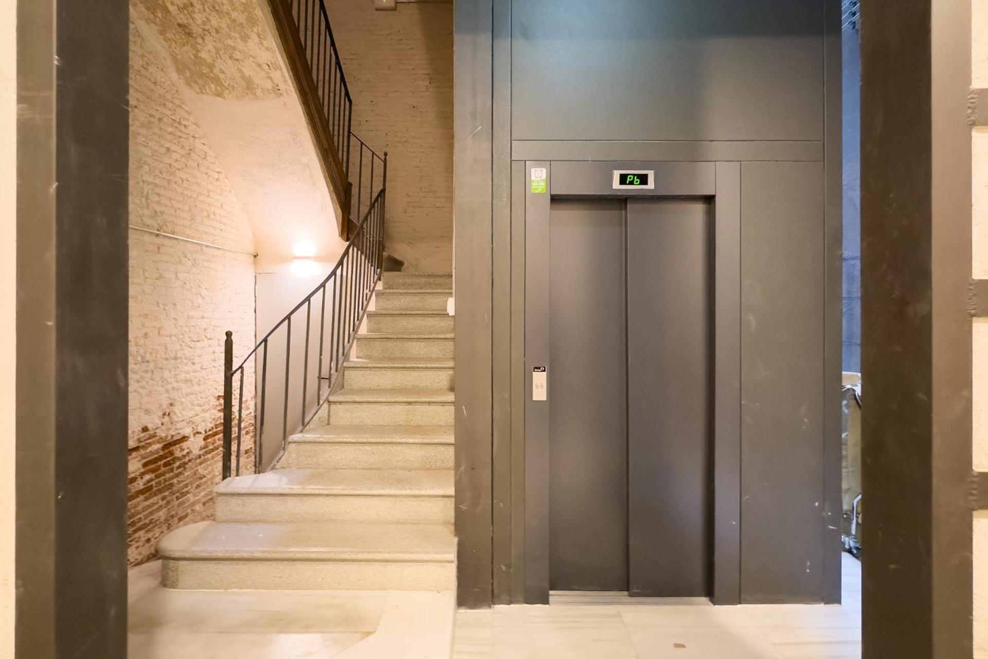 Oasis Apartments & Studios Old Town Center Barcelona Bagian luar foto